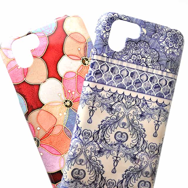 Vintage Wallpaper In Navy Blue And Cream AQUOS R2ケース